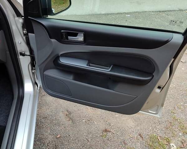 Форд Фокус 2009 у Белой Церкве на Automoto.ua Сірий Форд Фокус, об'ємом двигуна 1.8 л та пробігом 195 тис. км за 5699 $, фото 2 на Automoto.ua