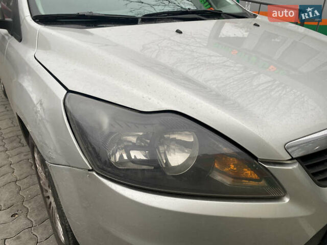 Серый Форд Фокус, объемом двигателя 2 л и пробегом 301 тыс. км за 5700 $, фото 1 на Automoto.ua