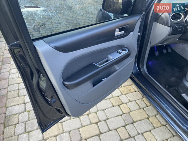 Серый Форд Фокус, объемом двигателя 1.8 л и пробегом 287 тыс. км за 5200 $, фото 27 на Automoto.ua