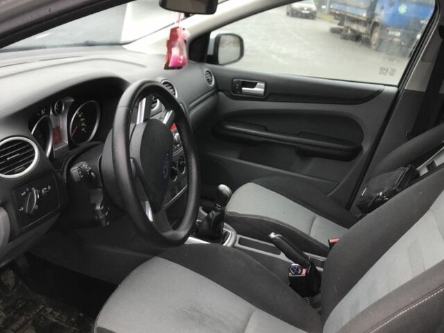 Серый Форд Фокус, объемом двигателя 1.8 л и пробегом 240 тыс. км за 3999 $, фото 4 на Automoto.ua