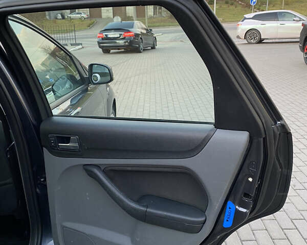 Серый Форд Фокус, объемом двигателя 1.6 л и пробегом 272 тыс. км за 5800 $, фото 14 на Automoto.ua