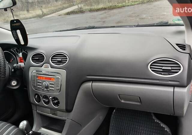 Серый Форд Фокус, объемом двигателя 1.6 л и пробегом 224 тыс. км за 6200 $, фото 20 на Automoto.ua