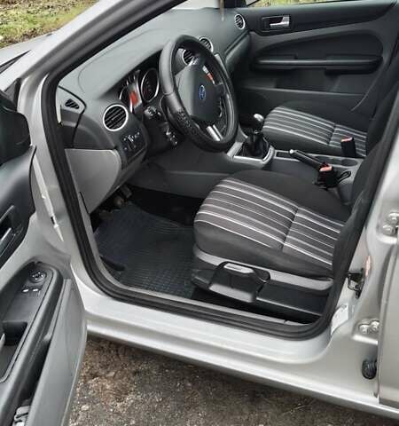 Серый Форд Фокус, объемом двигателя 1.6 л и пробегом 224 тыс. км за 6200 $, фото 17 на Automoto.ua