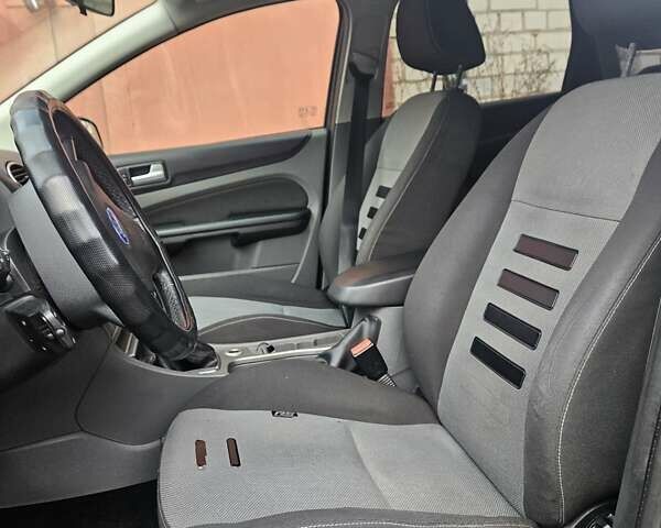 Серый Форд Фокус, объемом двигателя 1.56 л и пробегом 233 тыс. км за 5100 $, фото 9 на Automoto.ua