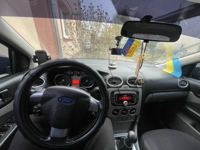 Серый Форд Фокус, объемом двигателя 1.6 л и пробегом 190 тыс. км за 6300 $, фото 6 на Automoto.ua