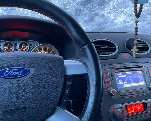 Серый Форд Фокус, объемом двигателя 1.6 л и пробегом 285 тыс. км за 5800 $, фото 5 на Automoto.ua