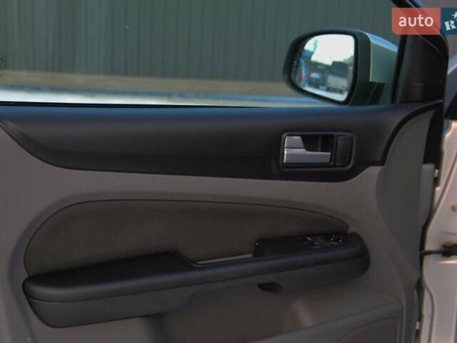 Сірий Форд Фокус, об'ємом двигуна 1.6 л та пробігом 251 тис. км за 4750 $, фото 8 на Automoto.ua