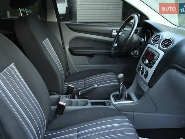 Серый Форд Фокус, объемом двигателя 1.6 л и пробегом 306 тыс. км за 4850 $, фото 34 на Automoto.ua