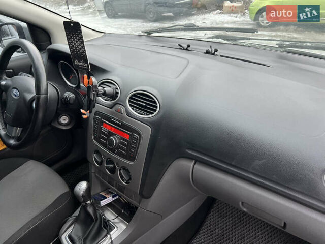 Серый Форд Фокус, объемом двигателя 1.8 л и пробегом 228 тыс. км за 5999 $, фото 8 на Automoto.ua