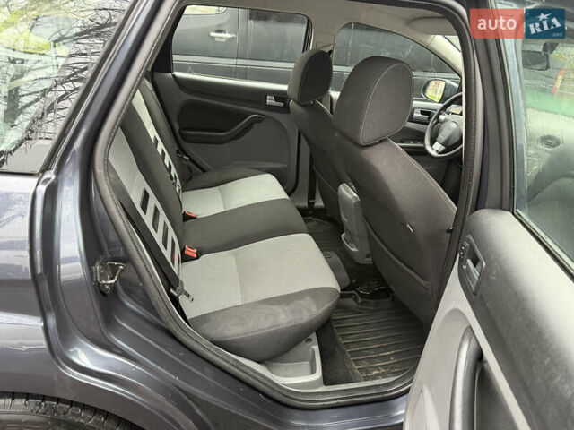 Серый Форд Фокус, объемом двигателя 1.6 л и пробегом 224 тыс. км за 4200 $, фото 16 на Automoto.ua