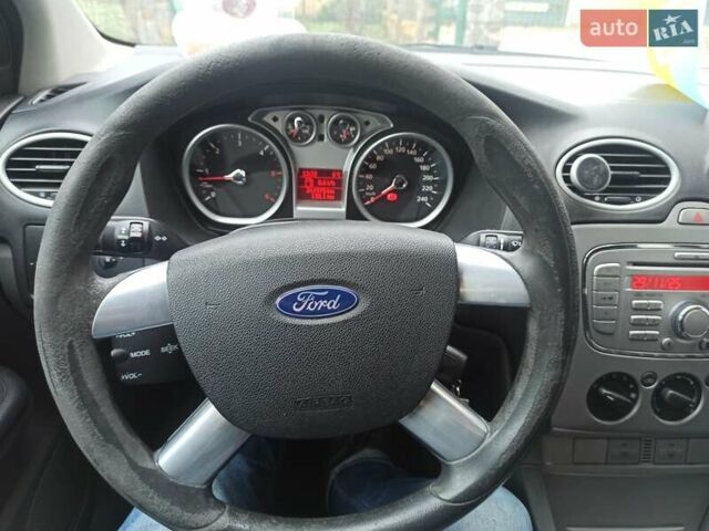 Серый Форд Фокус, объемом двигателя 1.6 л и пробегом 341 тыс. км за 4000 $, фото 14 на Automoto.ua