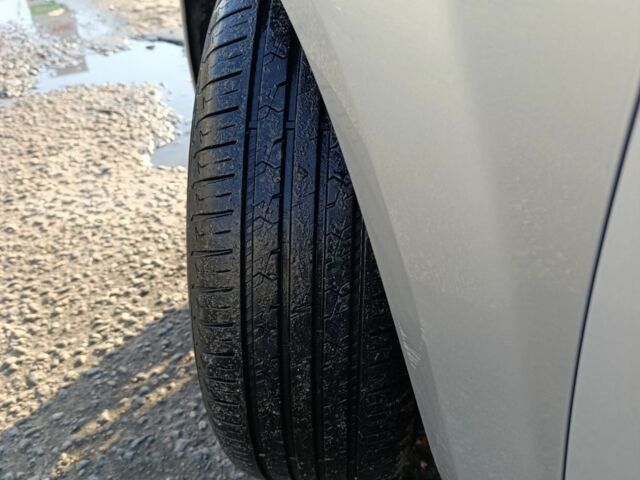 Серый Форд Фокус, объемом двигателя 1.6 л и пробегом 300 тыс. км за 5500 $, фото 7 на Automoto.ua