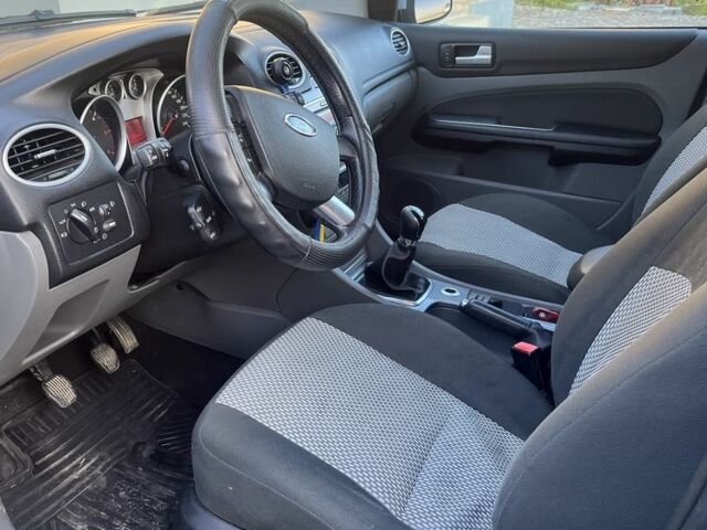 Серый Форд Фокус, объемом двигателя 1.8 л и пробегом 356 тыс. км за 4800 $, фото 8 на Automoto.ua