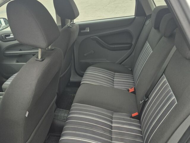 Серый Форд Фокус, объемом двигателя 0 л и пробегом 157 тыс. км за 4999 $, фото 6 на Automoto.ua