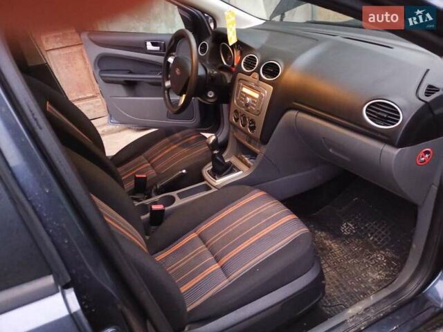 Серый Форд Фокус, объемом двигателя 1.6 л и пробегом 174 тыс. км за 4900 $, фото 2 на Automoto.ua