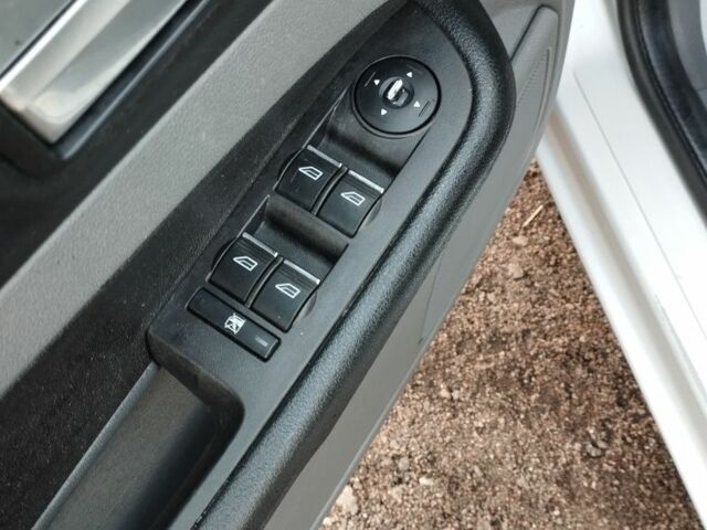 Сірий Форд Фокус, об'ємом двигуна 1.6 л та пробігом 305 тис. км за 4750 $, фото 9 на Automoto.ua