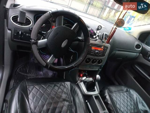 Серый Форд Фокус, объемом двигателя 1.56 л и пробегом 433 тыс. км за 4000 $, фото 7 на Automoto.ua