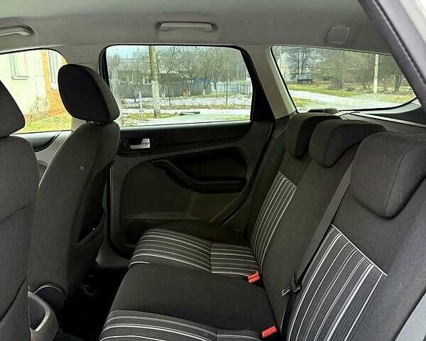 Серый Форд Фокус, объемом двигателя 1.6 л и пробегом 179 тыс. км за 5800 $, фото 2 на Automoto.ua