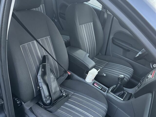 Сірий Форд Фокус, об'ємом двигуна 1.6 л та пробігом 245 тис. км за 4700 $, фото 15 на Automoto.ua