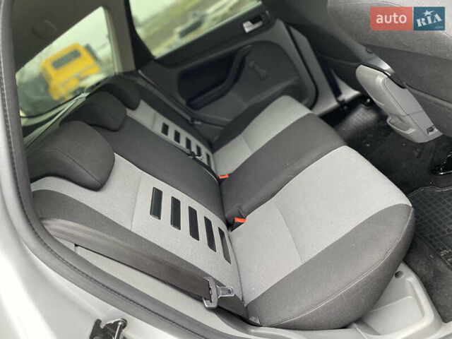 Серый Форд Фокус, объемом двигателя 1.6 л и пробегом 174 тыс. км за 4599 $, фото 39 на Automoto.ua