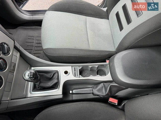 Серый Форд Фокус, объемом двигателя 1.6 л и пробегом 224 тыс. км за 4200 $, фото 28 на Automoto.ua