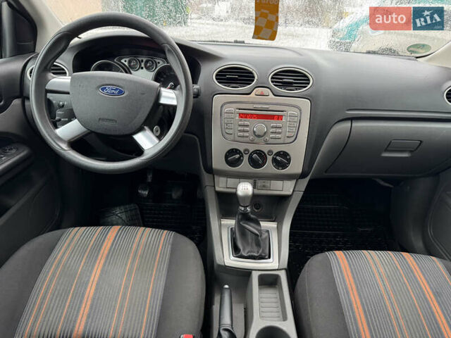 Серый Форд Фокус, объемом двигателя 1.6 л и пробегом 175 тыс. км за 4750 $, фото 31 на Automoto.ua