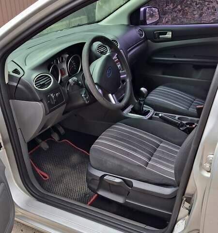 Серый Форд Фокус, объемом двигателя 1.56 л и пробегом 272 тыс. км за 5800 $, фото 8 на Automoto.ua