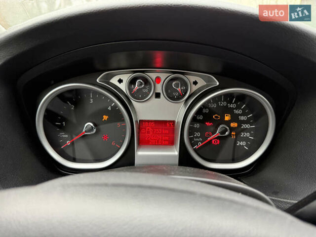 Серый Форд Фокус, объемом двигателя 1.6 л и пробегом 224 тыс. км за 4200 $, фото 31 на Automoto.ua