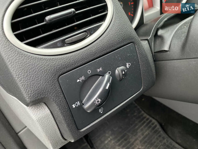 Серый Форд Фокус, объемом двигателя 1.6 л и пробегом 174 тыс. км за 4599 $, фото 33 на Automoto.ua