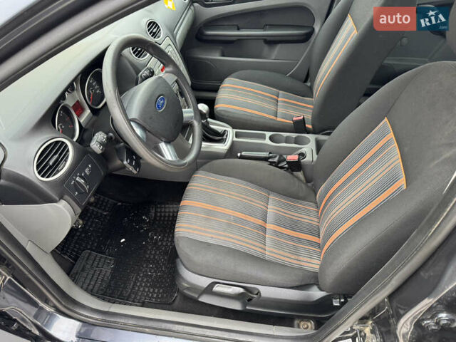 Сірий Форд Фокус, об'ємом двигуна 1.6 л та пробігом 175 тис. км за 4850 $, фото 24 на Automoto.ua