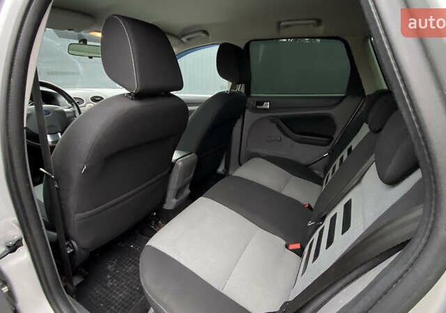 Серый Форд Фокус, объемом двигателя 1.6 л и пробегом 174 тыс. км за 4599 $, фото 44 на Automoto.ua