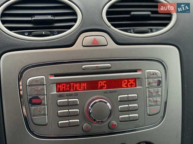 Серый Форд Фокус, объемом двигателя 1.6 л и пробегом 174 тыс. км за 4599 $, фото 48 на Automoto.ua