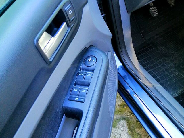 Серый Форд Фокус, объемом двигателя 1.6 л и пробегом 227 тыс. км за 5500 $, фото 13 на Automoto.ua