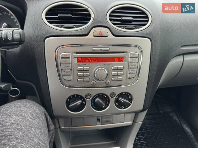 Серый Форд Фокус, объемом двигателя 1.6 л и пробегом 175 тыс. км за 4750 $, фото 32 на Automoto.ua