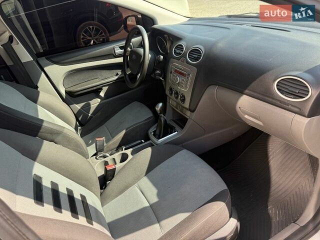 Серый Форд Фокус, объемом двигателя 1.75 л и пробегом 241 тыс. км за 4750 $, фото 11 на Automoto.ua