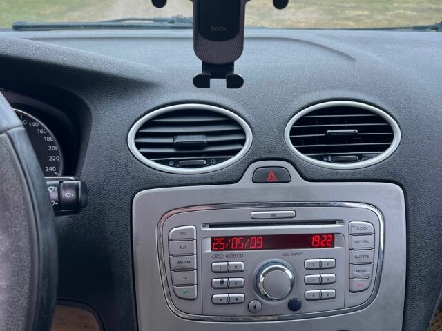 Серый Форд Фокус, объемом двигателя 1.6 л и пробегом 294 тыс. км за 4700 $, фото 9 на Automoto.ua