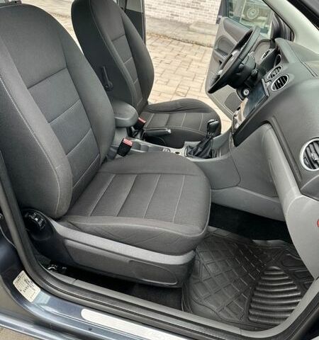 Серый Форд Фокус, объемом двигателя 1.6 л и пробегом 277 тыс. км за 5800 $, фото 12 на Automoto.ua