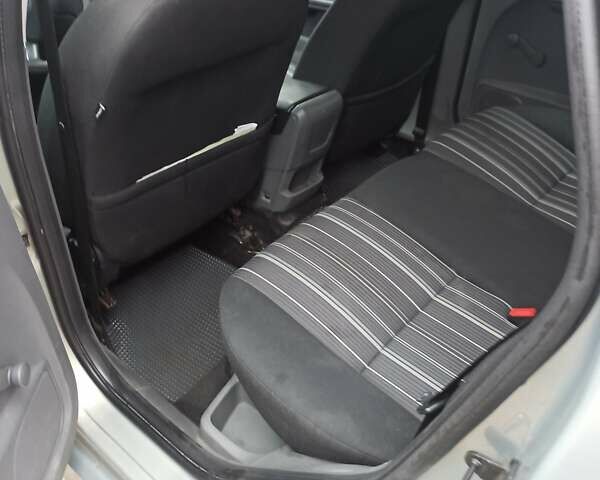 Серый Форд Фокус, объемом двигателя 1.6 л и пробегом 341 тыс. км за 4000 $, фото 15 на Automoto.ua