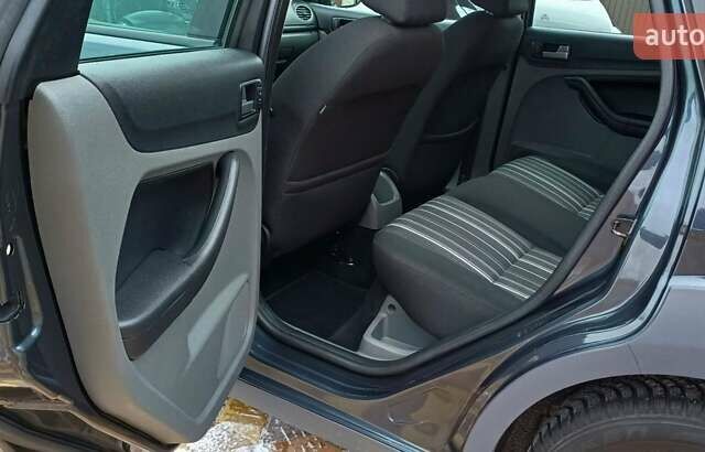 Сірий Форд Фокус, об'ємом двигуна 1.6 л та пробігом 124 тис. км за 6850 $, фото 71 на Automoto.ua