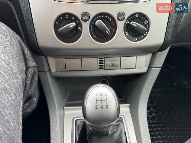 Серый Форд Фокус, объемом двигателя 1.6 л и пробегом 175 тыс. км за 4750 $, фото 36 на Automoto.ua