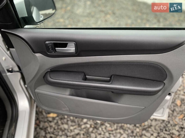 Серый Форд Фокус, объемом двигателя 1.6 л и пробегом 174 тыс. км за 4599 $, фото 37 на Automoto.ua