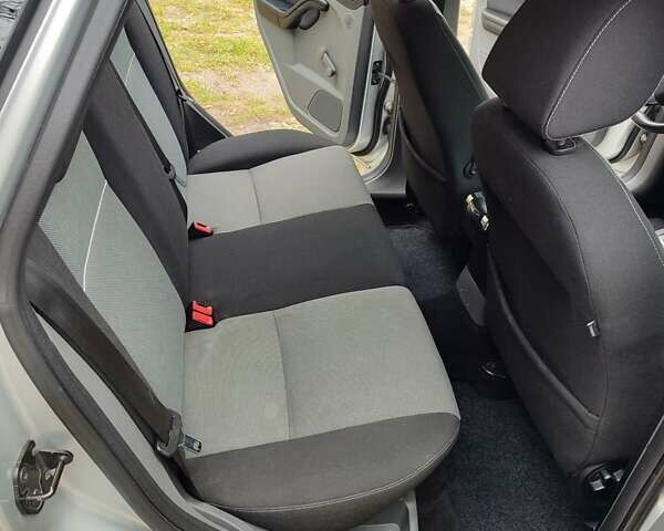 Форд Фокус 2009 у Белой Церкве на Automoto.ua Сірий Форд Фокус, об'ємом двигуна 1.8 л та пробігом 195 тис. км за 5699 $, фото 4 на Automoto.ua