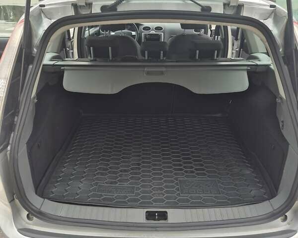 Серый Форд Фокус, объемом двигателя 1.6 л и пробегом 157 тыс. км за 5500 $, фото 10 на Automoto.ua