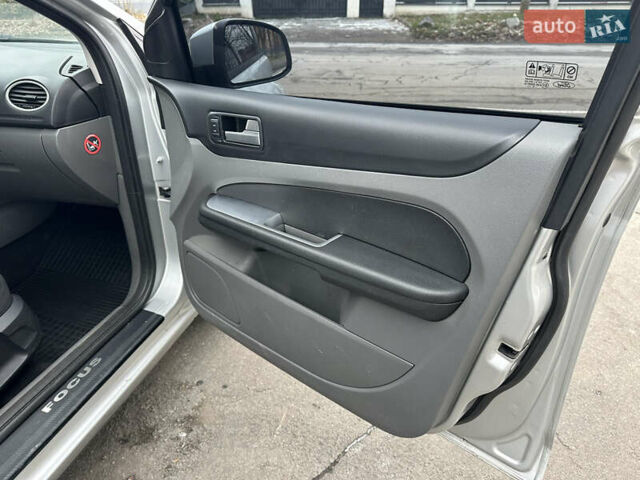 Серый Форд Фокус, объемом двигателя 2 л и пробегом 165 тыс. км за 7300 $, фото 42 на Automoto.ua