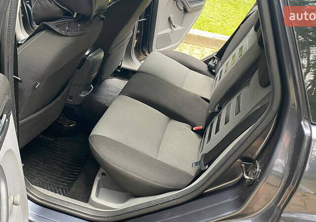 Сірий Форд Фокус, об'ємом двигуна 1.8 л та пробігом 362 тис. км за 5100 $, фото 12 на Automoto.ua