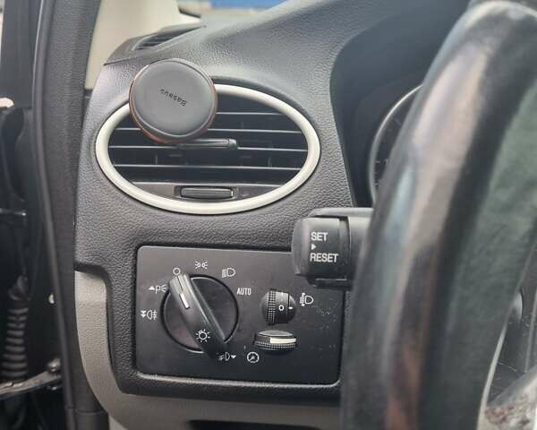 Серый Форд Фокус, объемом двигателя 2 л и пробегом 252 тыс. км за 6300 $, фото 13 на Automoto.ua