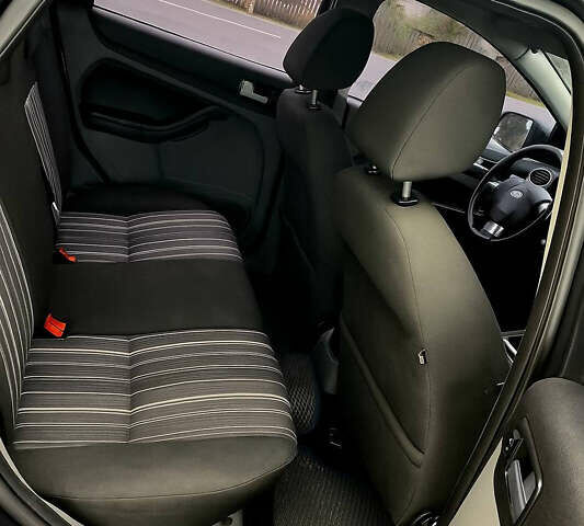 Сірий Форд Фокус, об'ємом двигуна 2 л та пробігом 211 тис. км за 6400 $, фото 13 на Automoto.ua