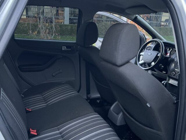 Серый Форд Фокус, объемом двигателя 1.6 л и пробегом 243 тыс. км за 4650 $, фото 17 на Automoto.ua