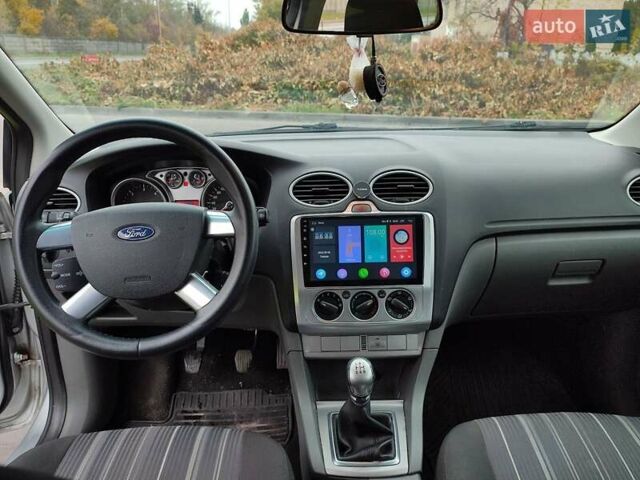Серый Форд Фокус, объемом двигателя 1.6 л и пробегом 294 тыс. км за 5300 $, фото 12 на Automoto.ua