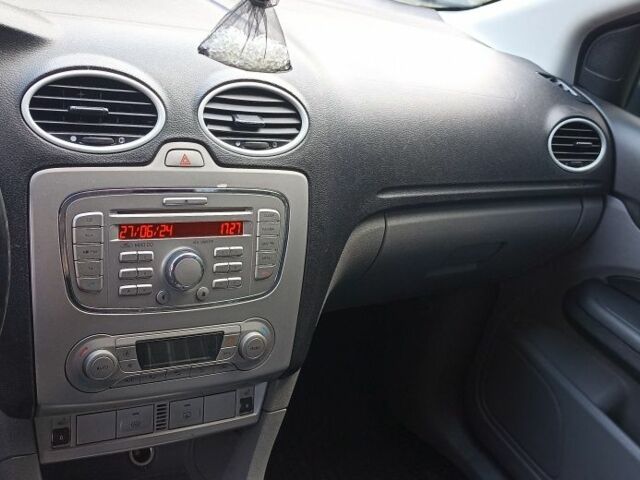 Сірий Форд Фокус, об'ємом двигуна 1.6 л та пробігом 290 тис. км за 5500 $, фото 6 на Automoto.ua